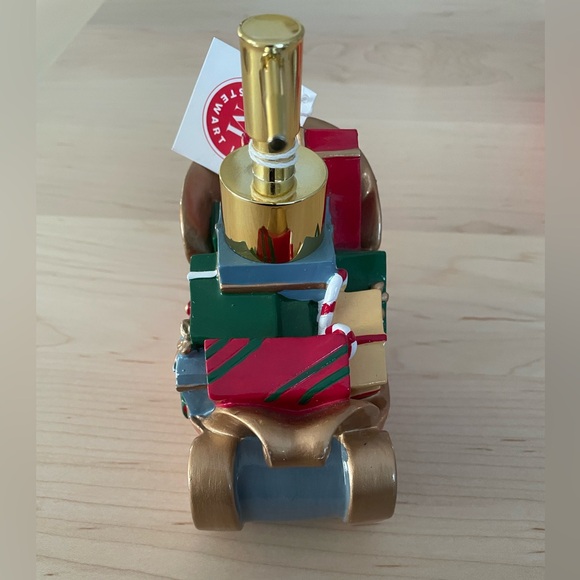 NWT Martha Stewart Festive Sleigh with gifts Soap Dispenser - Red and Gold - Picture 4 of 6
